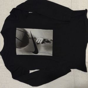 Nike Basketball Black long sleeve t-shirt.  Boys XL.  Gently used.